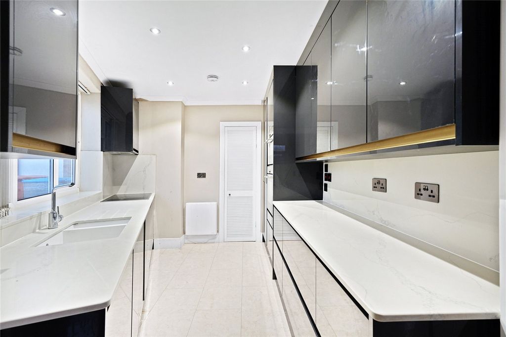 Property photo 3 of 14 Kitchen