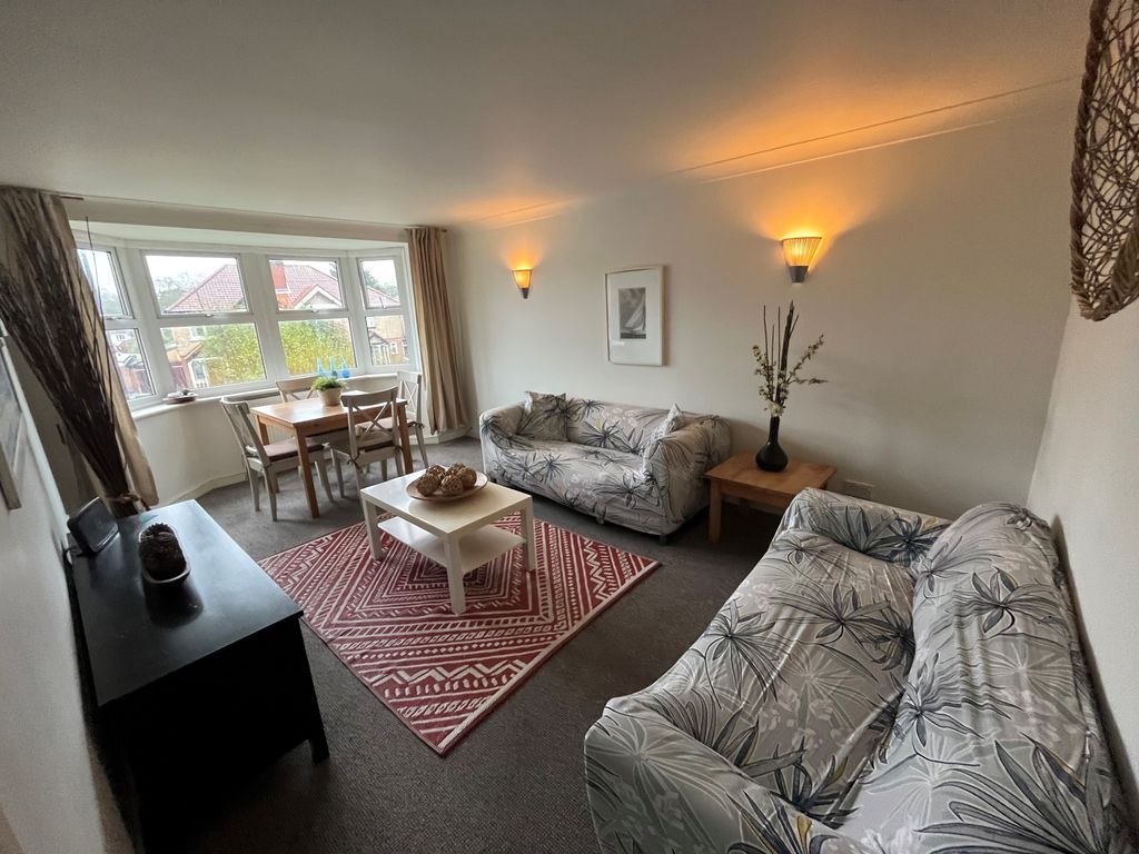 Property photo 3 of 7 Lounge