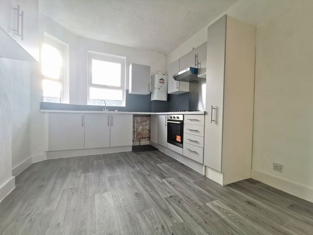 Property photo 2 of 13 Kitchen With Breakfast Area