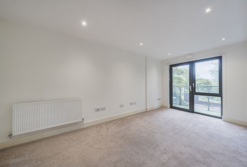 Property photo 3 of 14 1335147-4-6891Eba...