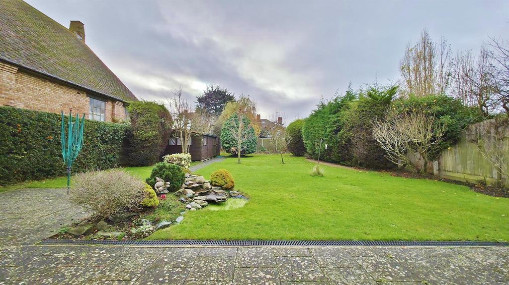 Property photo 2 of 20 Outside - Rear