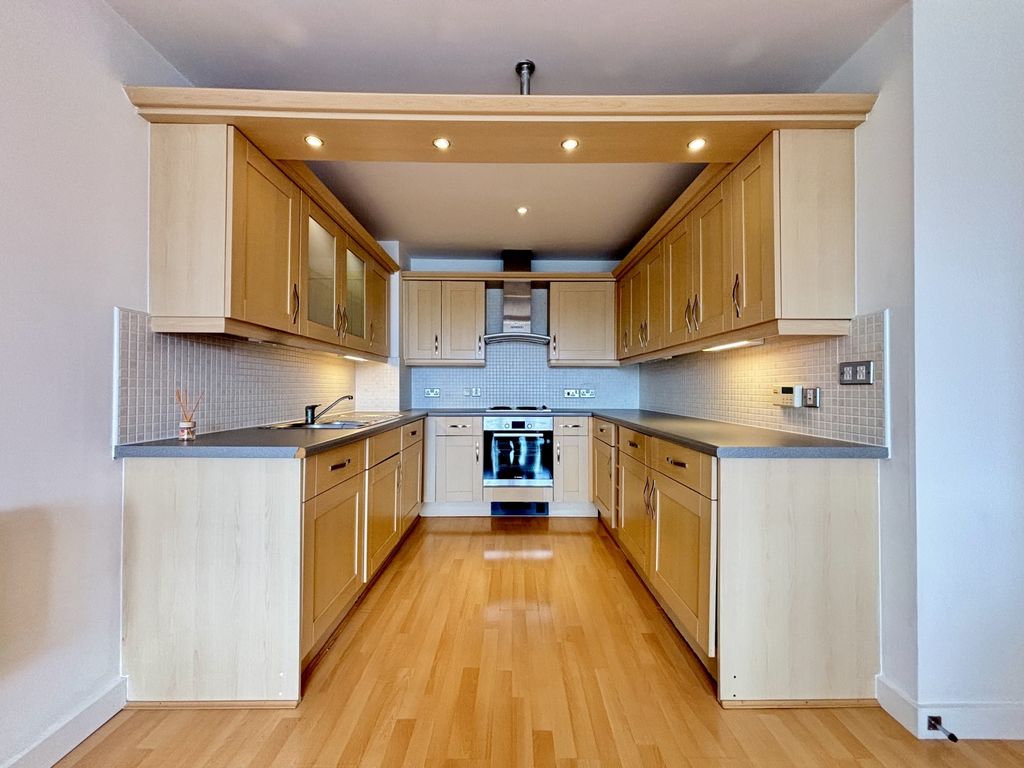 Property photo 2 of 11 Image00004