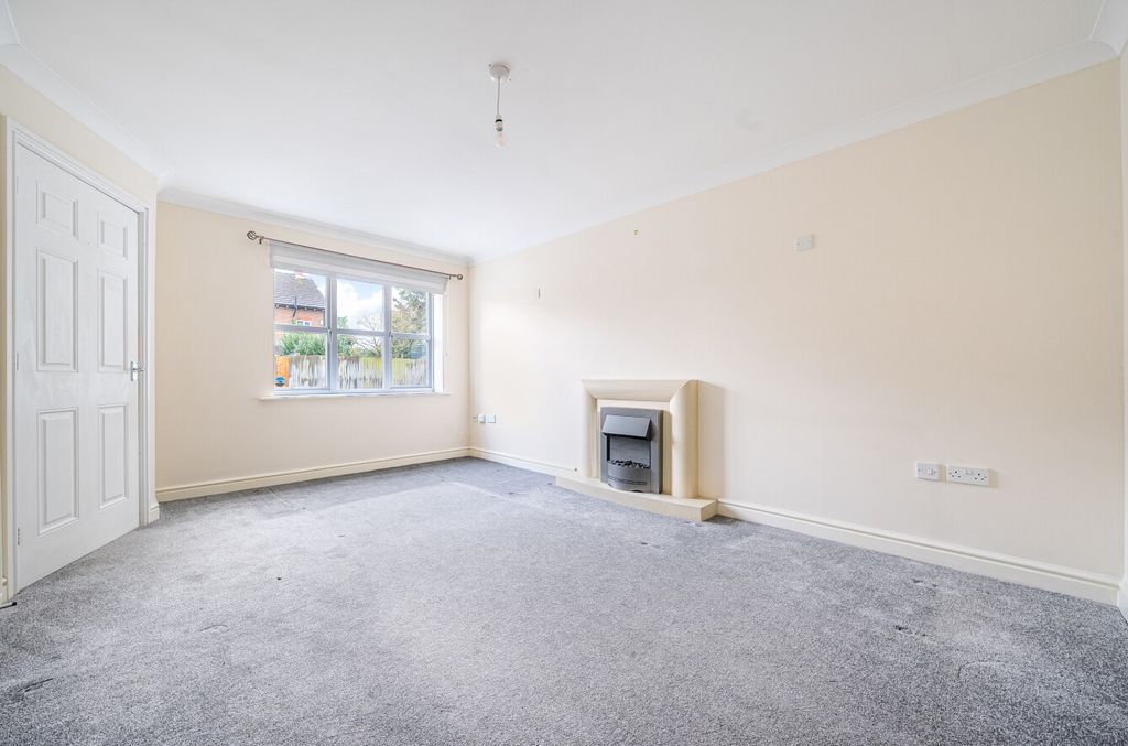 Property photo 2 of 17 1401515-9-696E1c5...