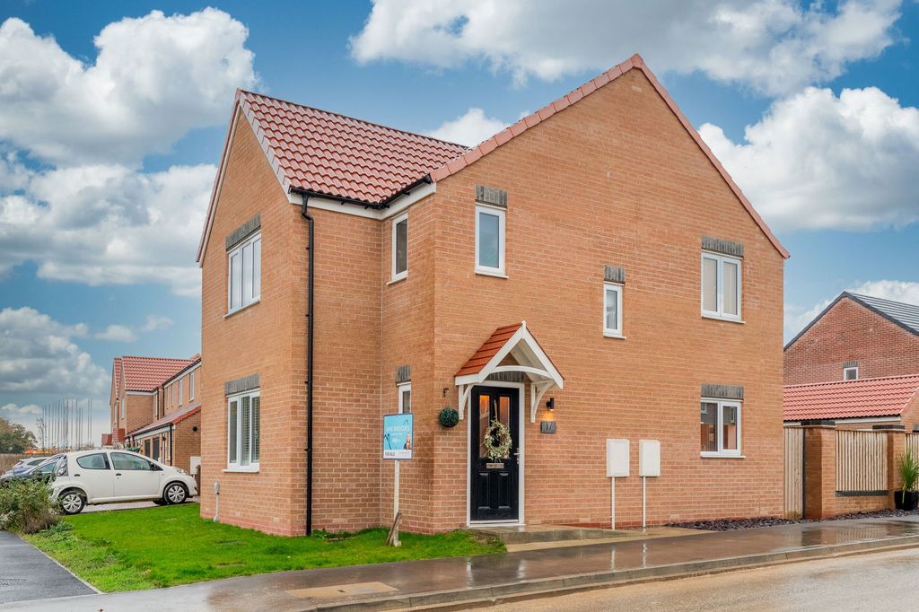 Property photo 1 of 32