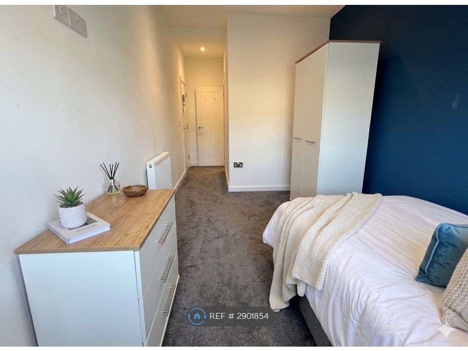 Property photo 2 of 5 Room 5 W/ Ensuite