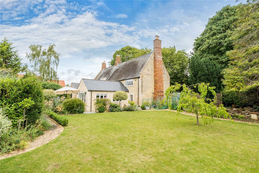 Property photo 2 of 30 Berry Farm House