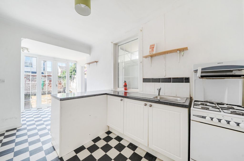 Property photo 2 of 12 1317762-5-686657c...