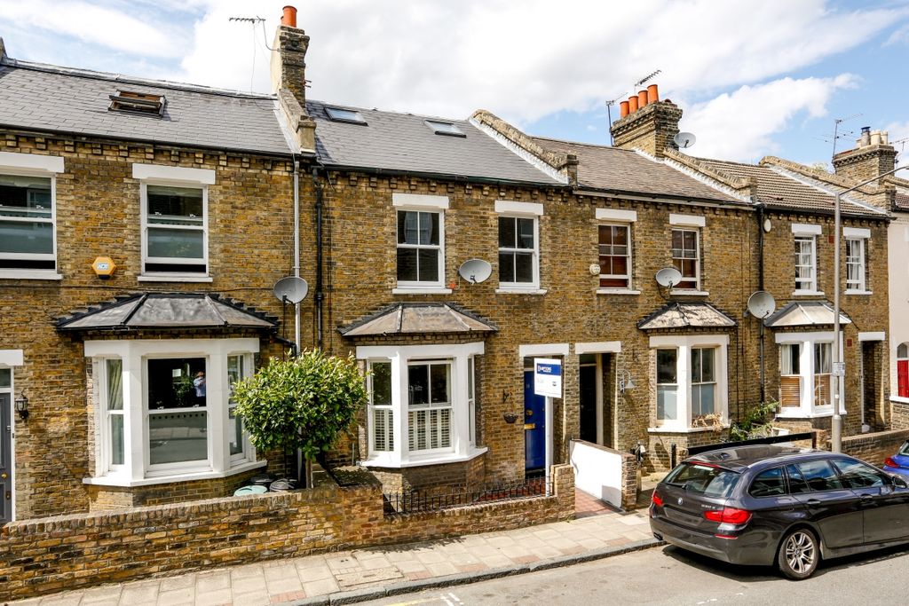 Property photo 3 of 8 External