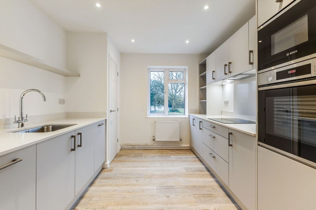 Property photo 1 of 21 Picture No. 12