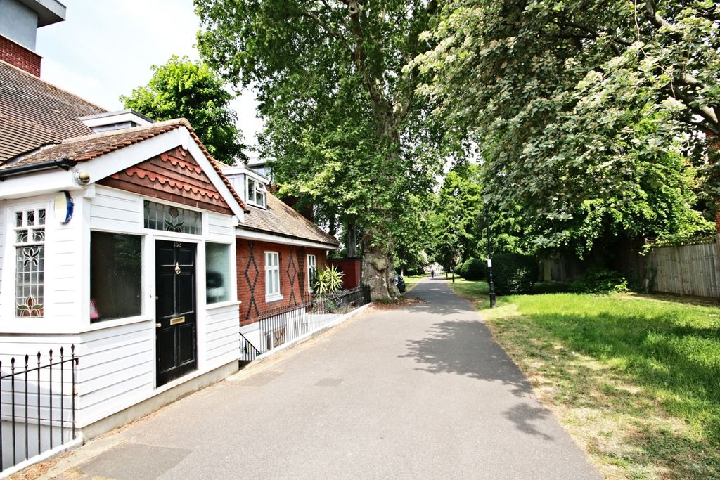 Property photo 1 of 6 152A Lower Richmond Road - Exterior & Path