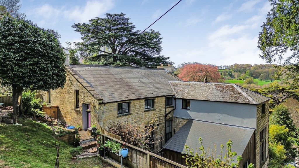 Property photo 1 of 33