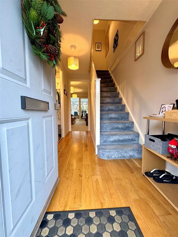 Property photo 3 of 11 Hallway.Jpg