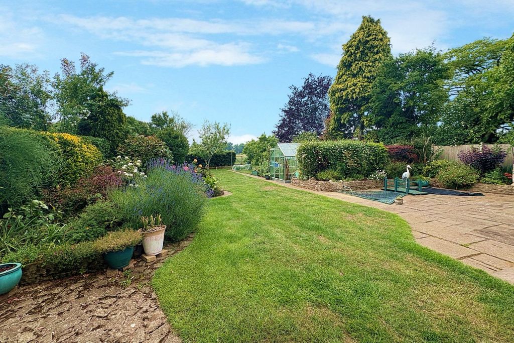 Property photo 2 of 20 4216816