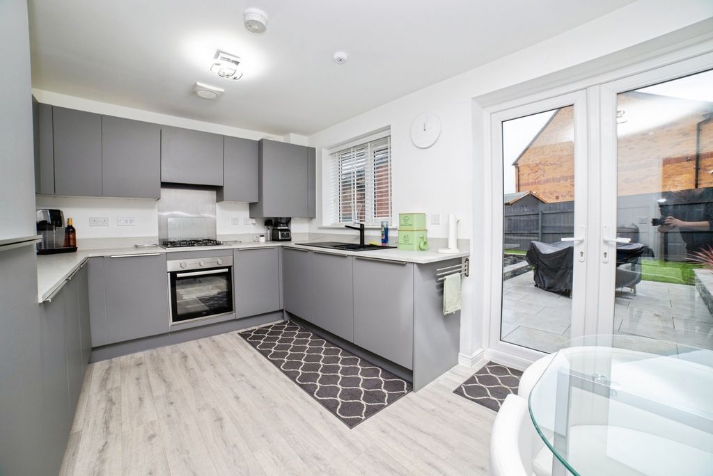 Property photo 2 of 20 Pbox-Img.Jpg