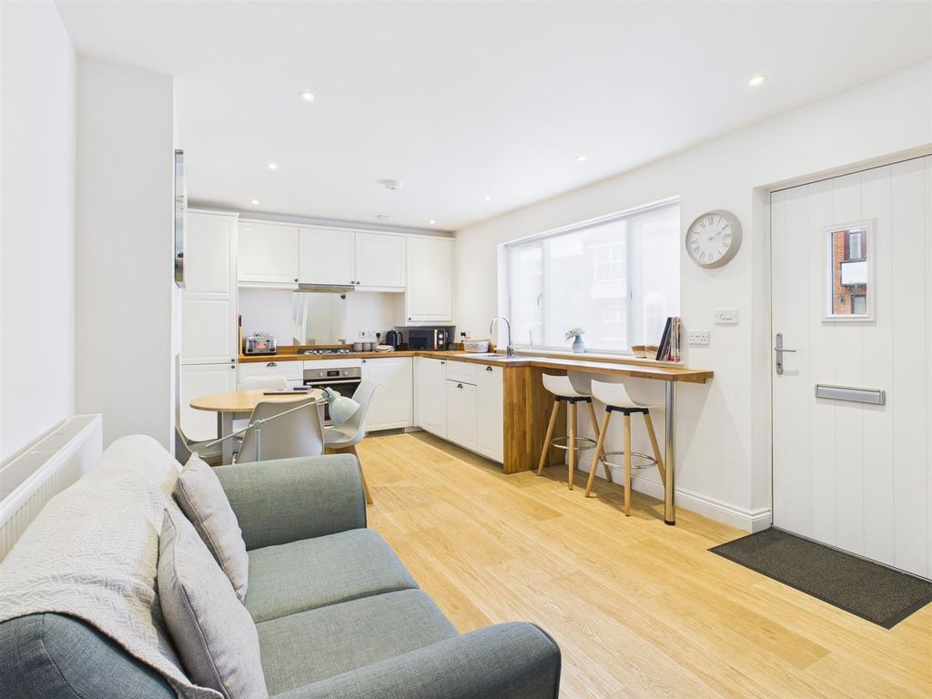 Property photo 3 of 21 Cam04116G0-Pr0249-Still002.Jpg