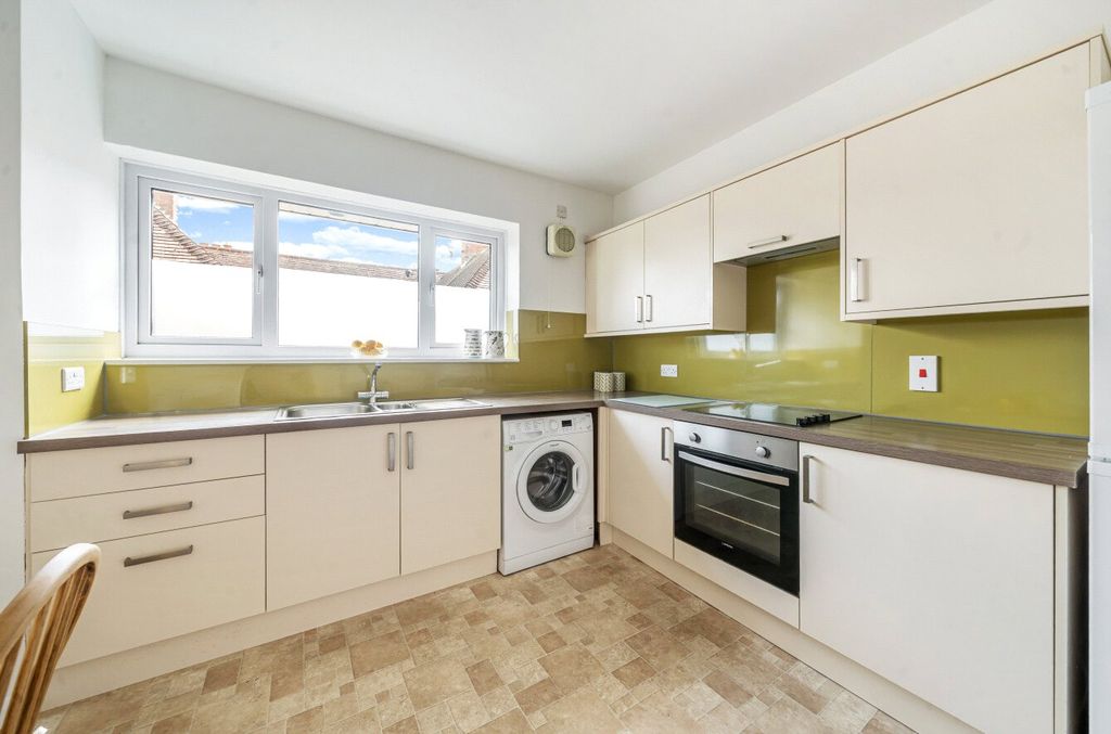 Property photo 3 of 9 Kitchen
