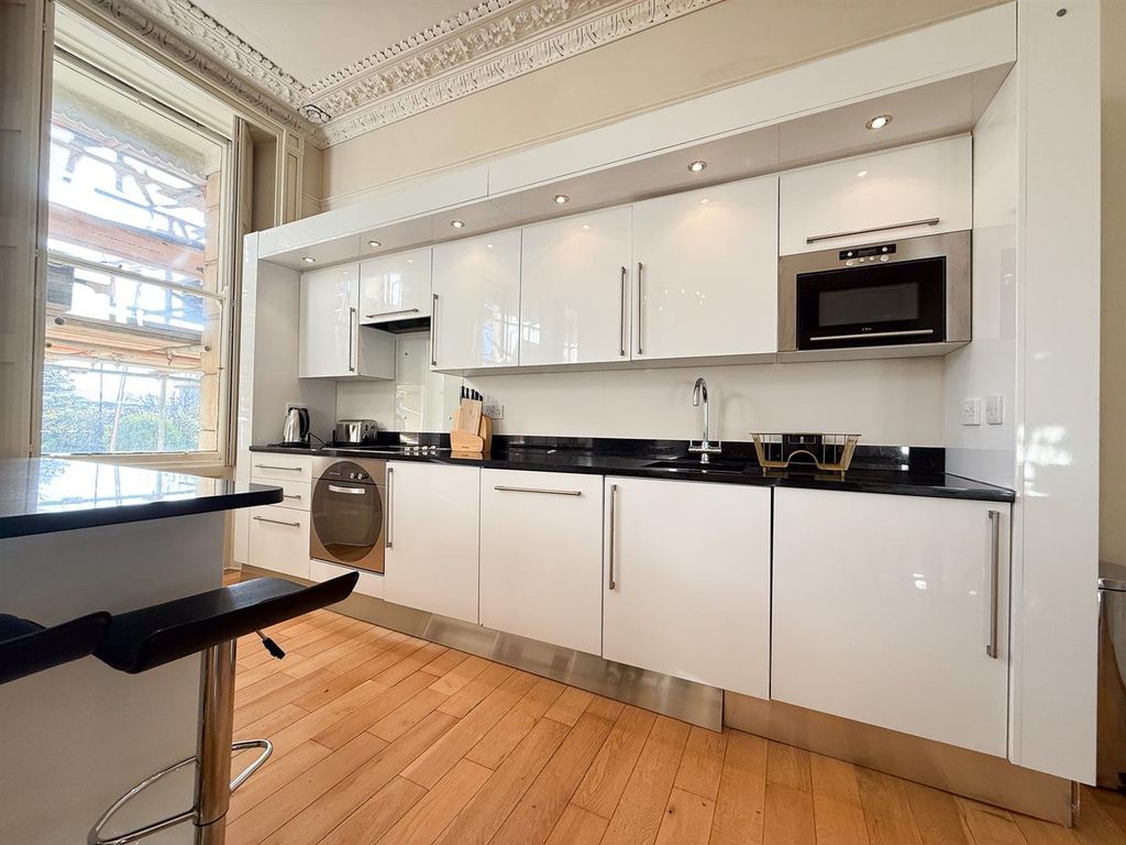 Property photo 3 of 6 Kitchen