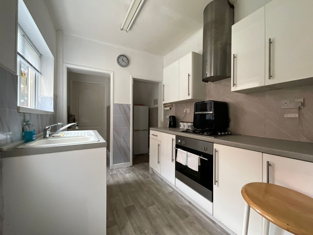 Property photo 2 of 11 4477034