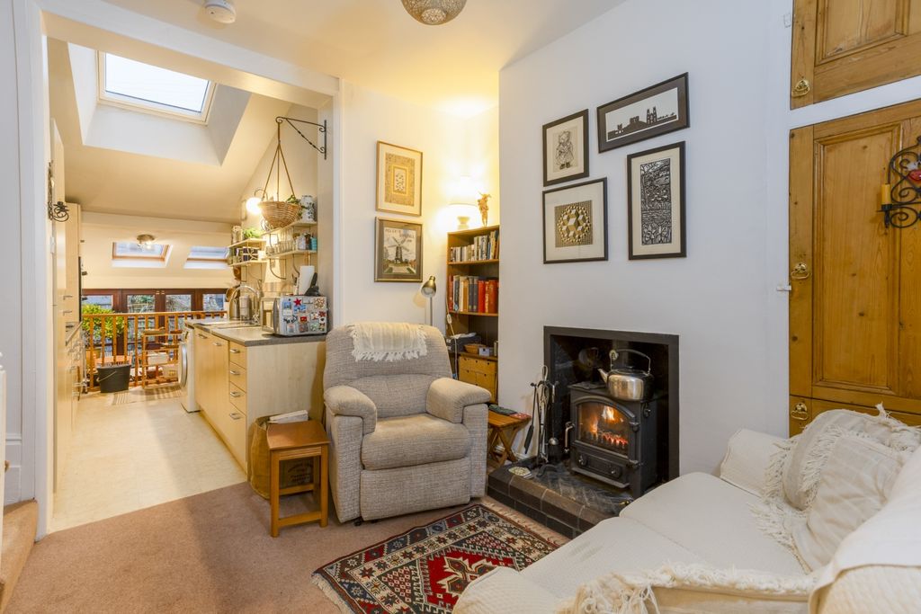 Property photo 2 of 14 38_St_Paul's_Terrace_9