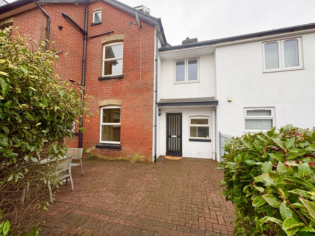 Property photo 1 of 7 External