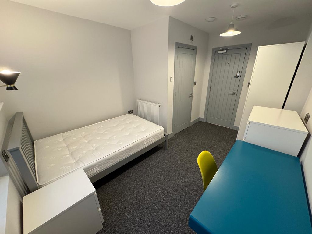 Property photo 3 of 9 Photo 2