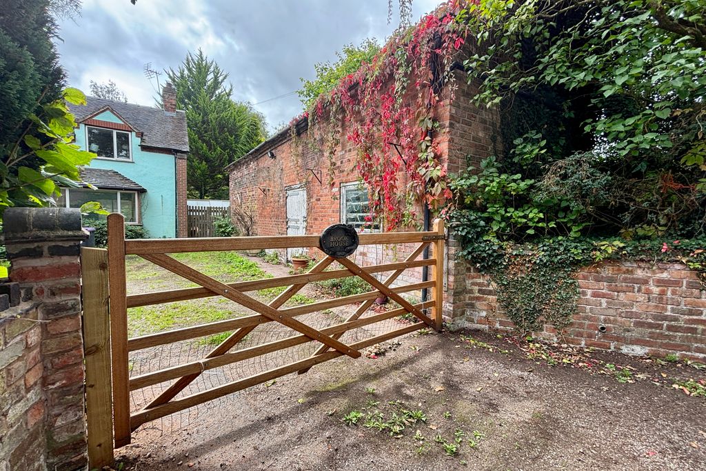 Property photo 2 of 28