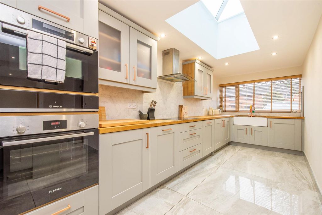 Property photo 2 of 21 Kitchen