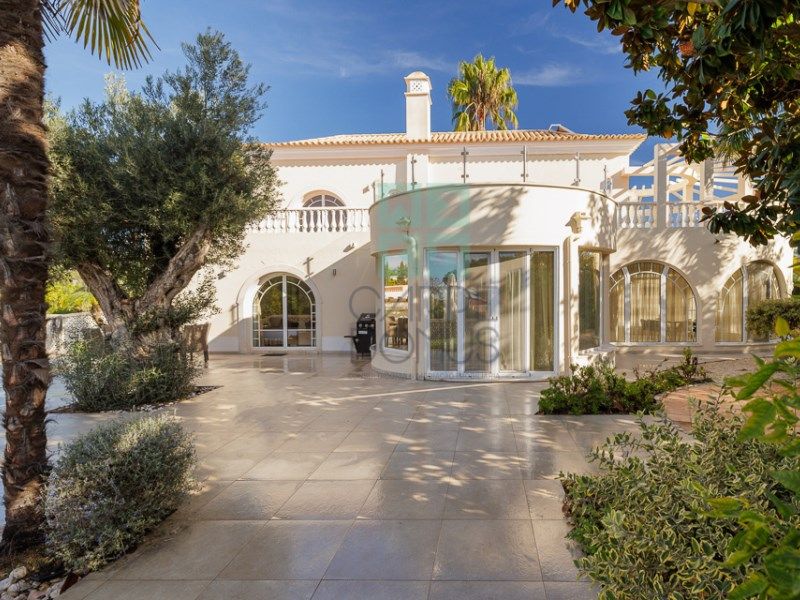 Property photo 2 of 60