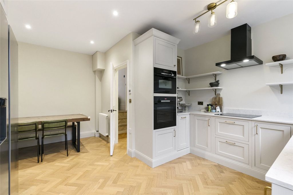 Property photo 2 of 11 Kitchen