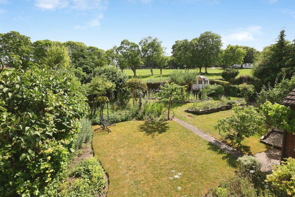 Property photo 2 of 15