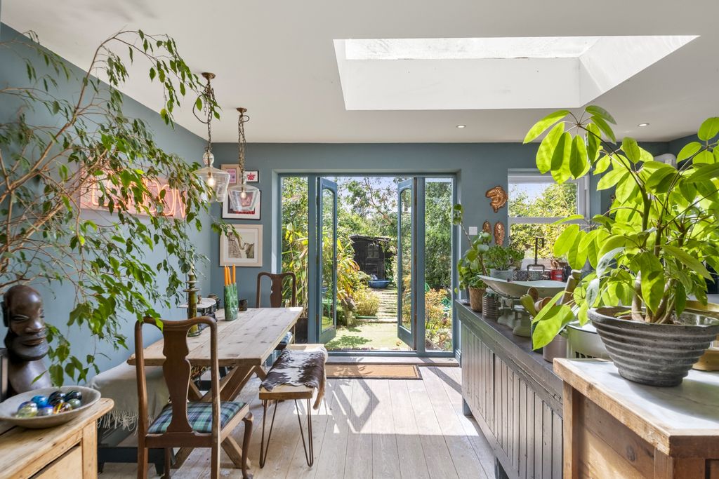 Property photo 1 of 12 Photo 13