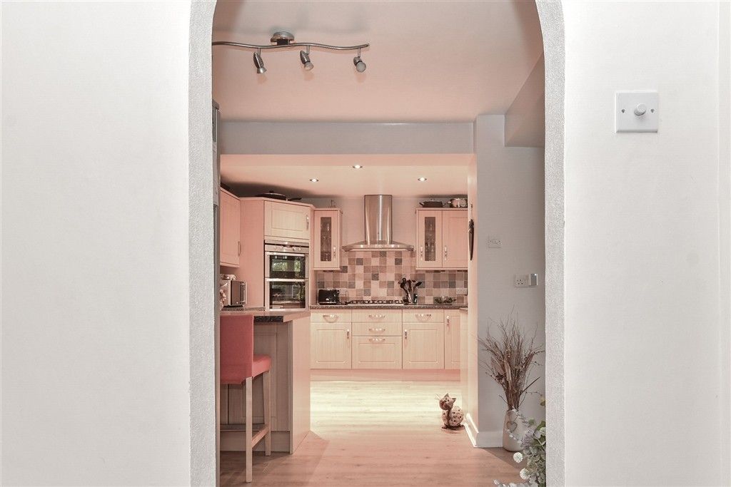 Property photo 2 of 17 Kitchen Feature