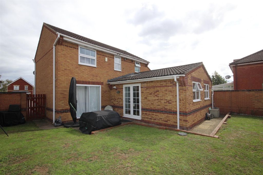 Property photo 2 of 27 Rear Garden