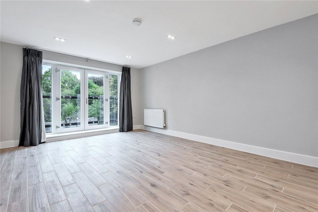 Property photo 2 of 7 Living Room