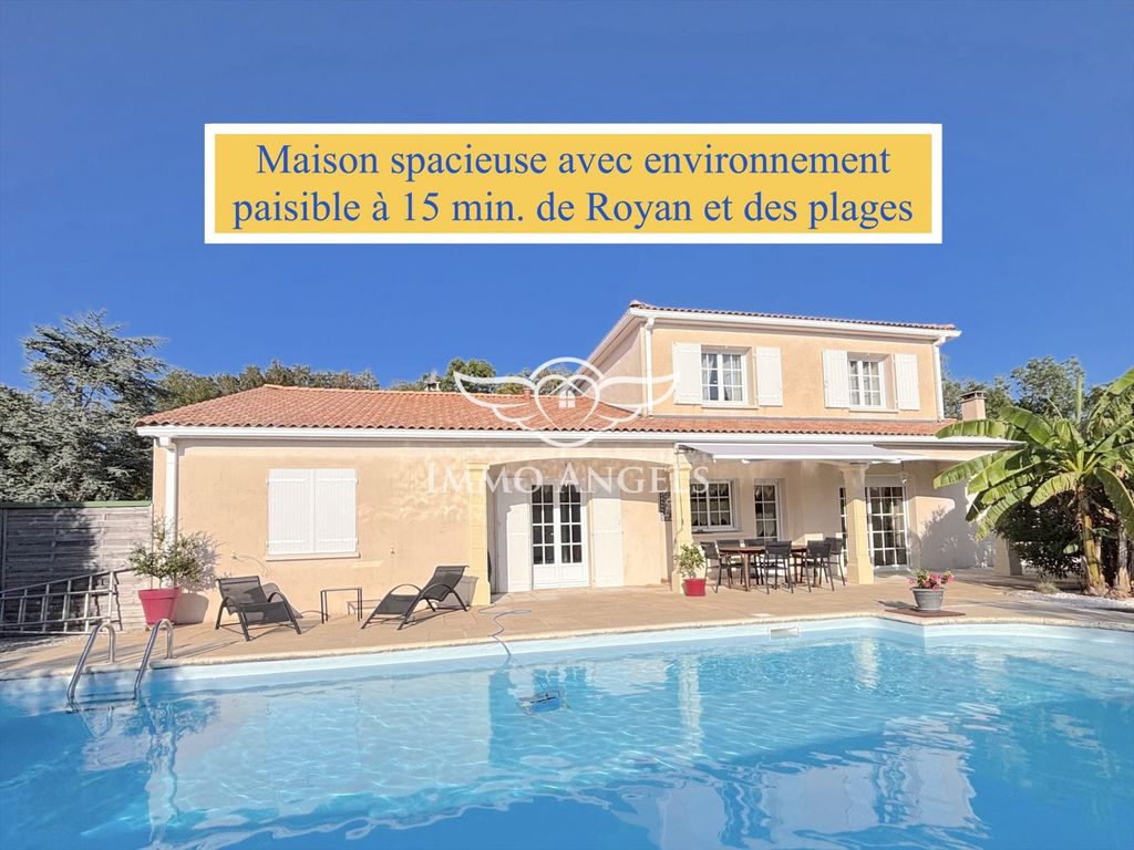 Property photo 1 of 18 Spacious House With Pool In A Quiet Area