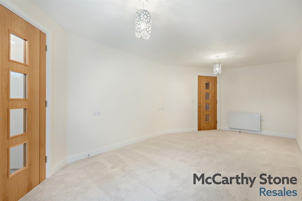 Property photo 3 of 26 8669343-Interior04-800.Jpg