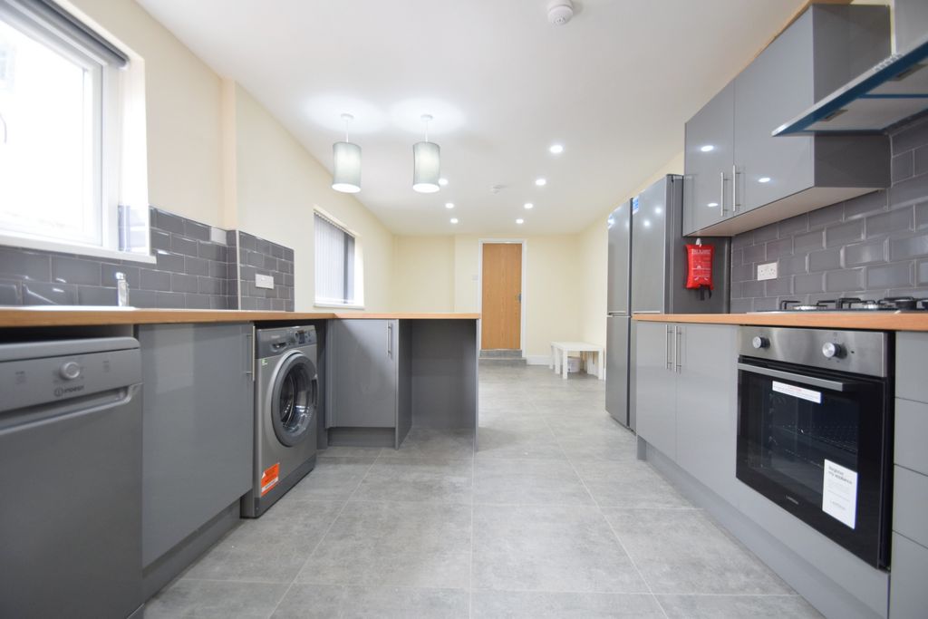 Property photo 2 of 13 Photo 4