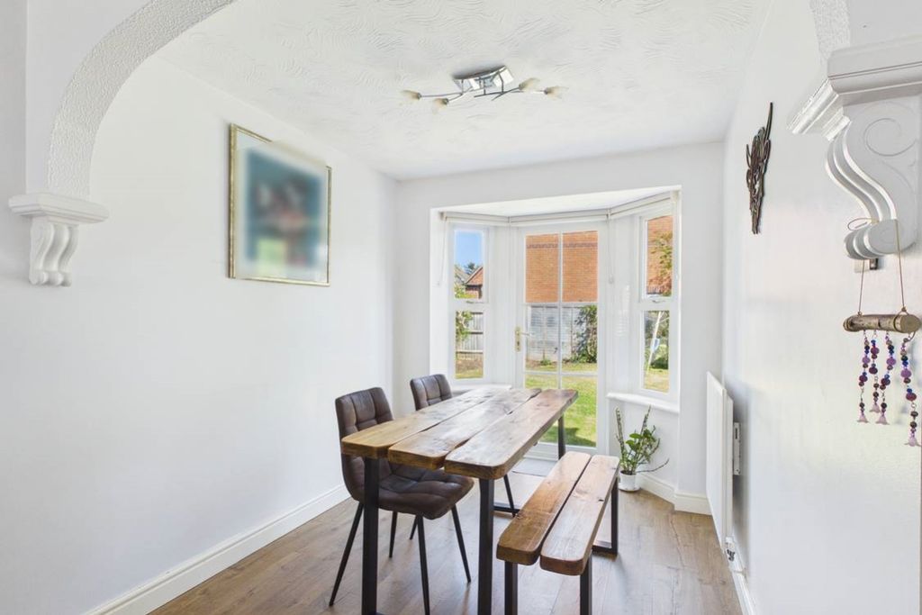 Property photo 3 of 28 A Light And Airy Dining Room Perfect For Entertain
