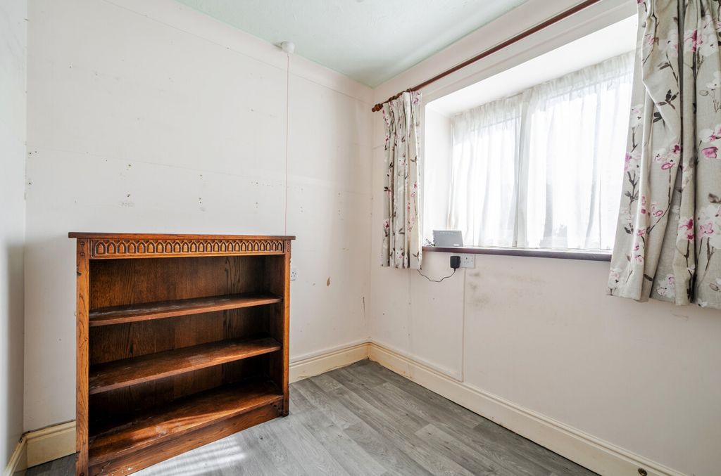 Property photo 2 of 8 1433792-10-69Bbfc...