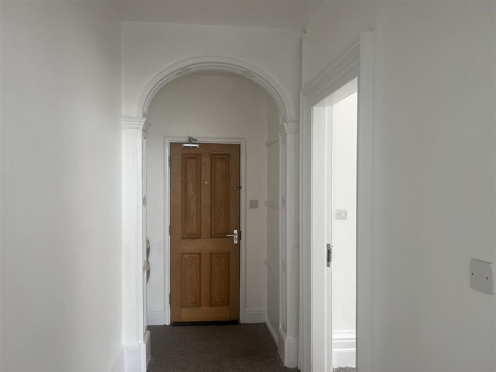 Property photo 2 of 13 Entrance Hall