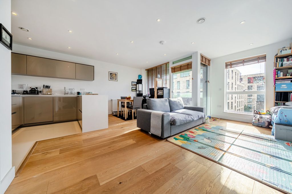 Property photo 2 of 14 1455247-9-6A04B41...