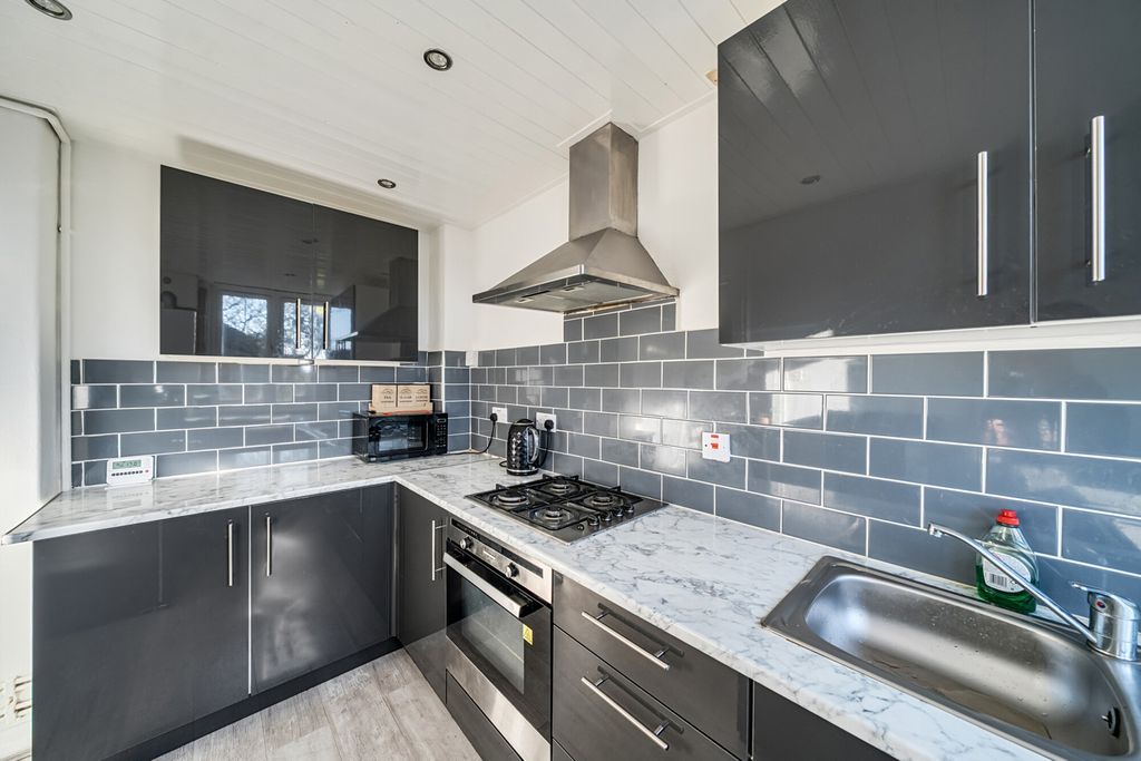 Property photo 2 of 12 Kitchen