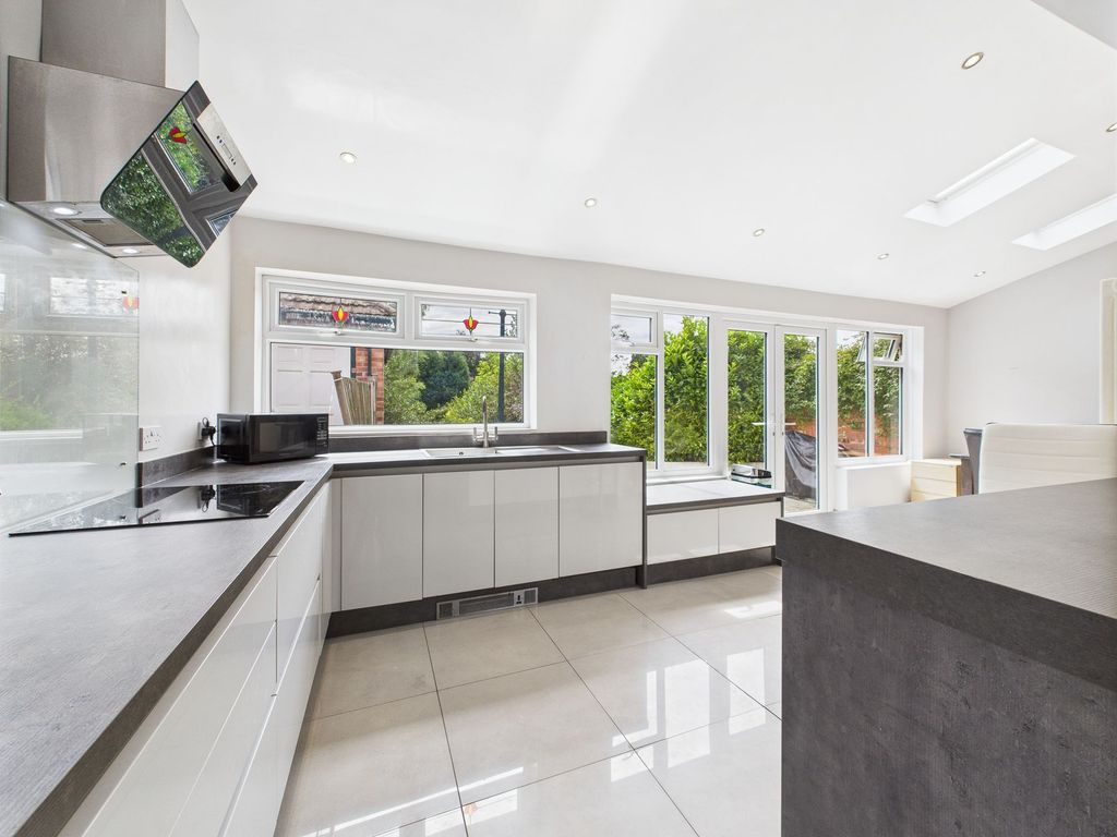 Property photo 3 of 22 Dining Kitchen