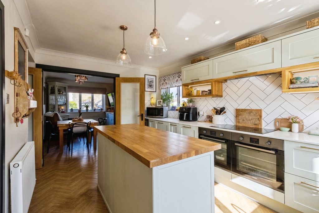 Property photo 3 of 37 Kitchen