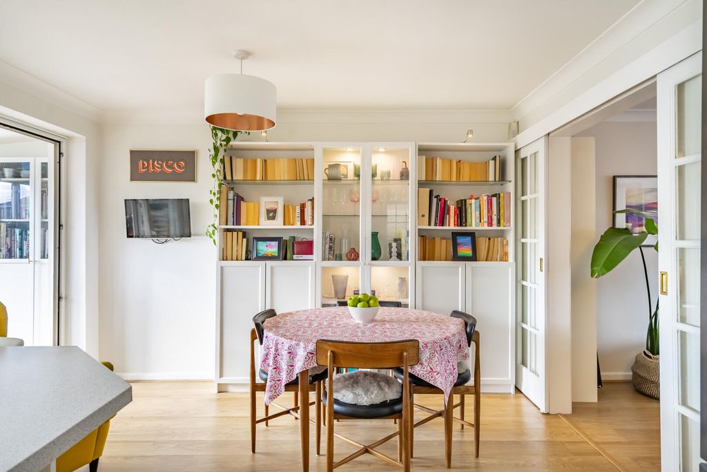 Property photo 3 of 21 Dining Room