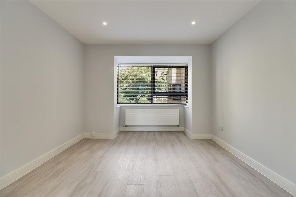 Property photo 2 of 10 Img (3).Jpg