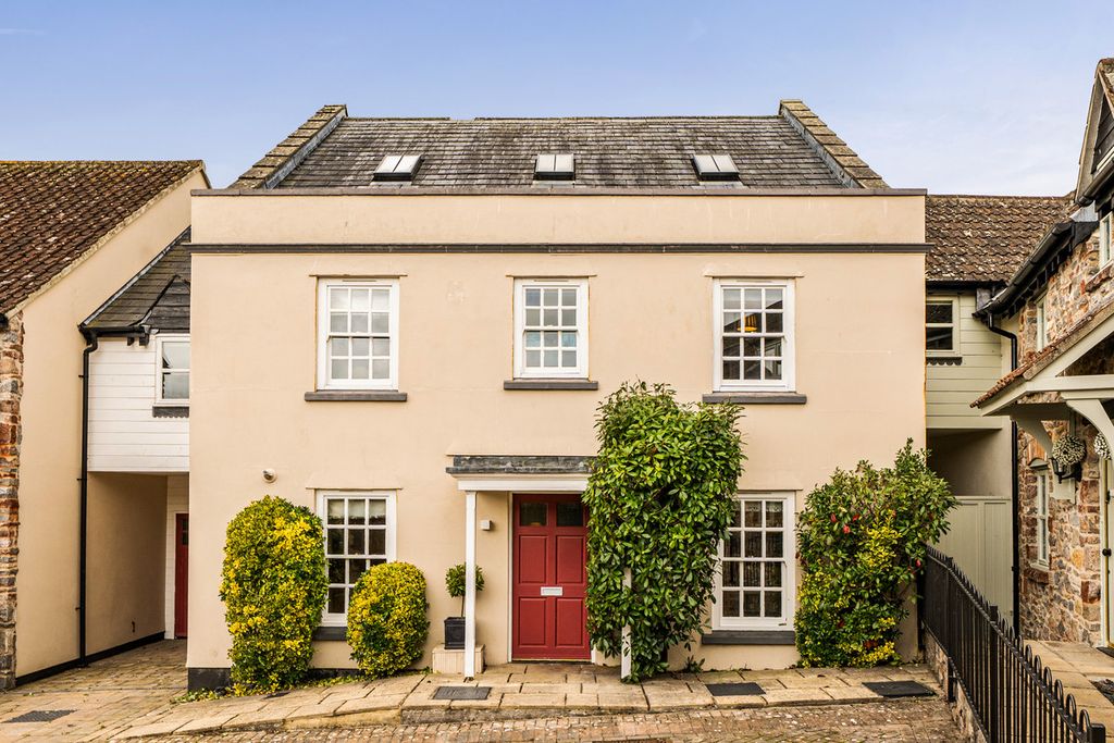 Property photo 1 of 31