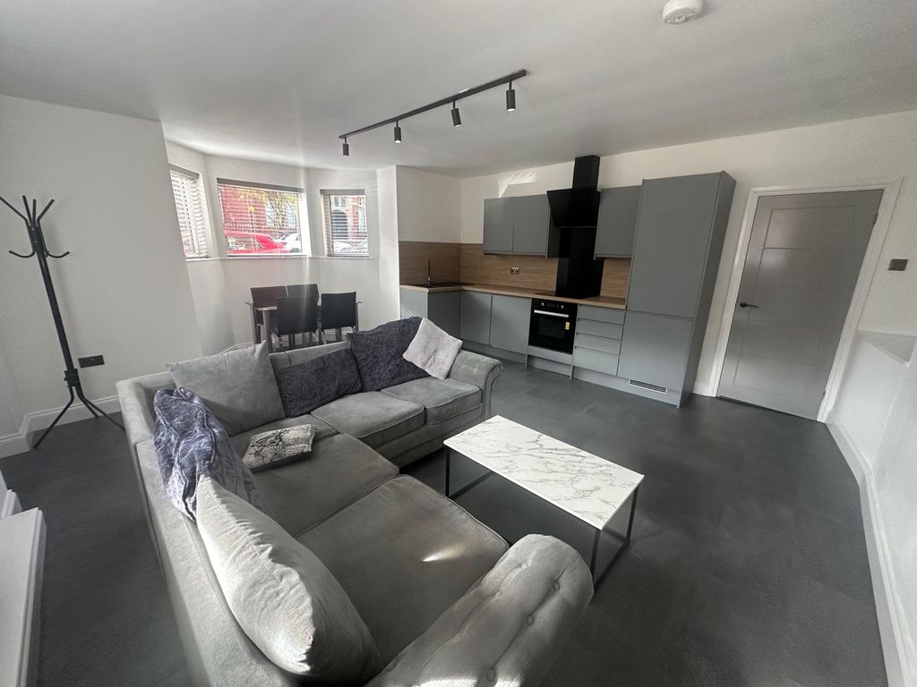 Property photo 2 of 10 Tempimageyis2Z8.Jpg