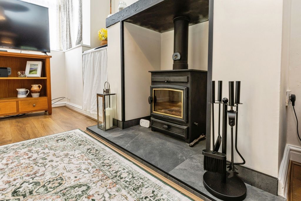 Property photo 3 of 15 Log Burner