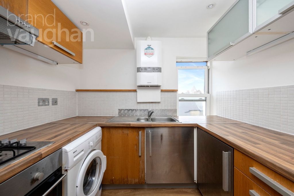Property photo 3 of 22 Picture No. 02